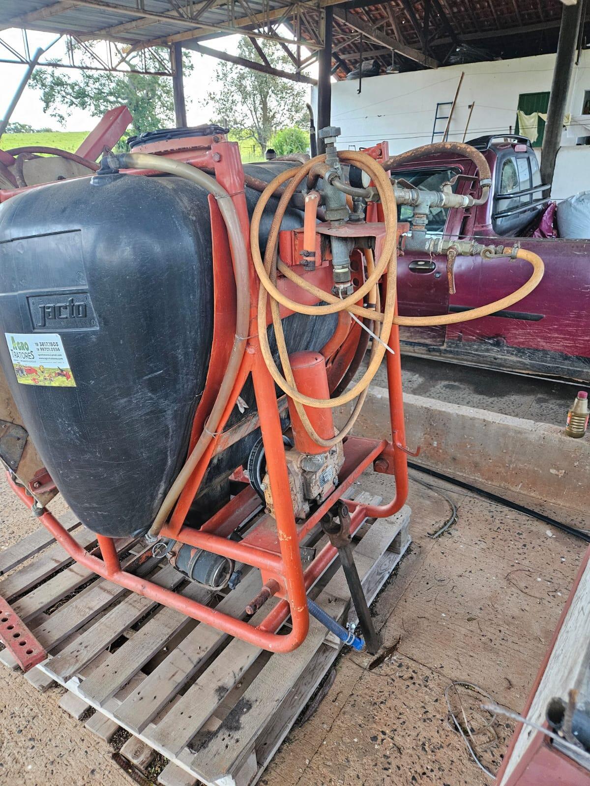 Pulverizador Jacto Arbus 400