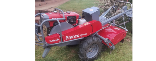 VENDE-SE MICROTRATOR BRANCO 18 HP